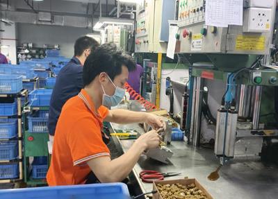 贛州開發(fā)區(qū)黨務(wù)公開網(wǎng)-- 贛州經(jīng)開區(qū)黨工委作風(fēng)建設(shè)專題分析會(huì)暨&ldquo;七個(gè)有之&rdquo;專項(xiàng)治理工作會(huì)議召開 - 贛州經(jīng)開區(qū)第三季度政企圓桌會(huì)暨新材料上下游產(chǎn)品對(duì)接交流會(huì)舉行 - &ldquo;甘霖行動(dòng)&rdquo;引活水 保障生產(chǎn)解民憂 - 胡昊:加強(qiáng)國資系統(tǒng)監(jiān)管,以勤廉建設(shè)引領(lǐng)國有企業(yè)做強(qiáng)做優(yōu)做大 - 【黨風(fēng)廉政建設(shè)】鳳崗鎮(zhèn):編印警示錄 讓廉政教育入腦入心 - 本區(qū)資訊